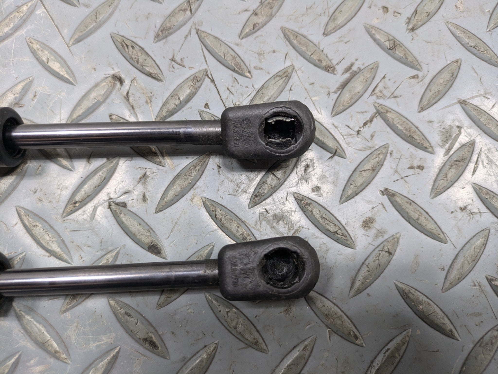 2008 - 2010 OEM PORSCHE CAYENNE LEFT AND RIGHT HATCH SUPPORT STRUTS