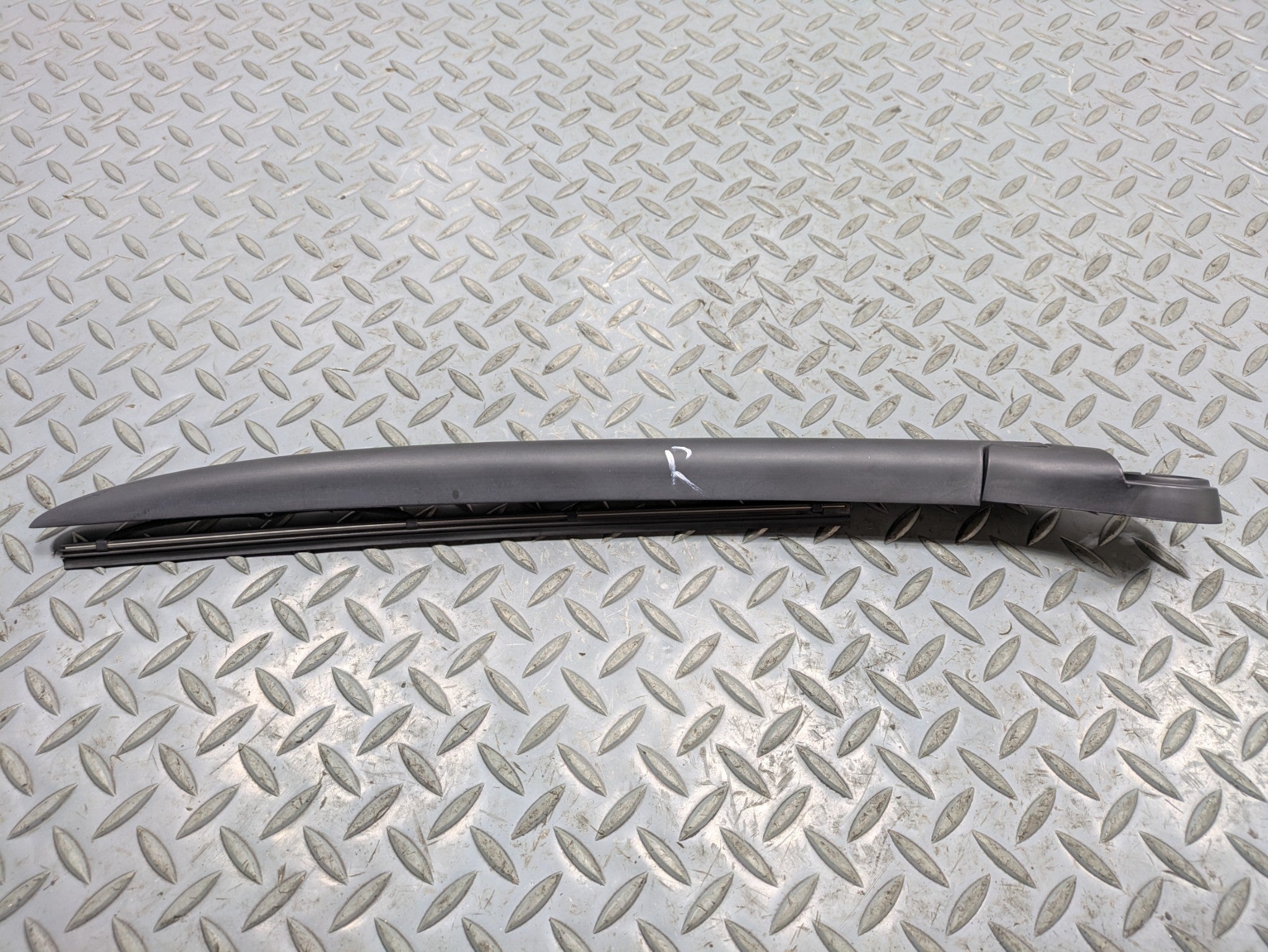 2008 - 2010 OEM PORSCHE CAYENNE REAR SIDE WINDSHIELD WASHER WIPER ARM