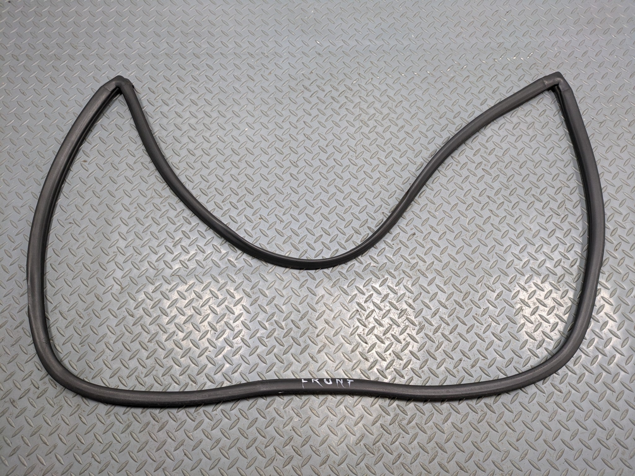 2008 - 2010 OEM PORSCHE CAYENNE FRONT HOOD BONNET SEAL WEATHERSTRIP RUBBER
