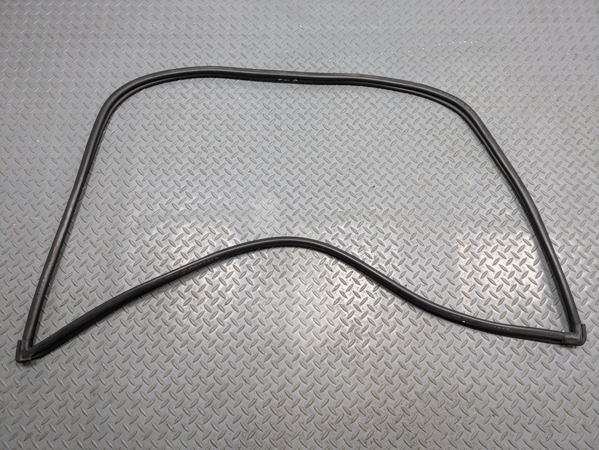 2008 - 2010 OEM PORSCHE CAYENNE FRONT HOOD BONNET SEAL WEATHERSTRIP RUBBER