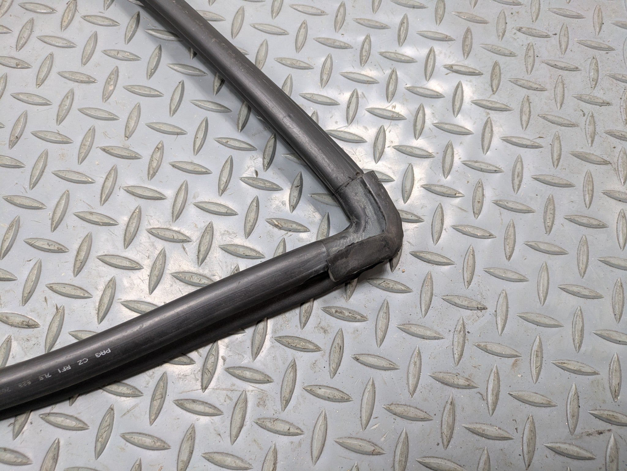 2008 - 2010 OEM PORSCHE CAYENNE FRONT HOOD BONNET SEAL WEATHERSTRIP RUBBER