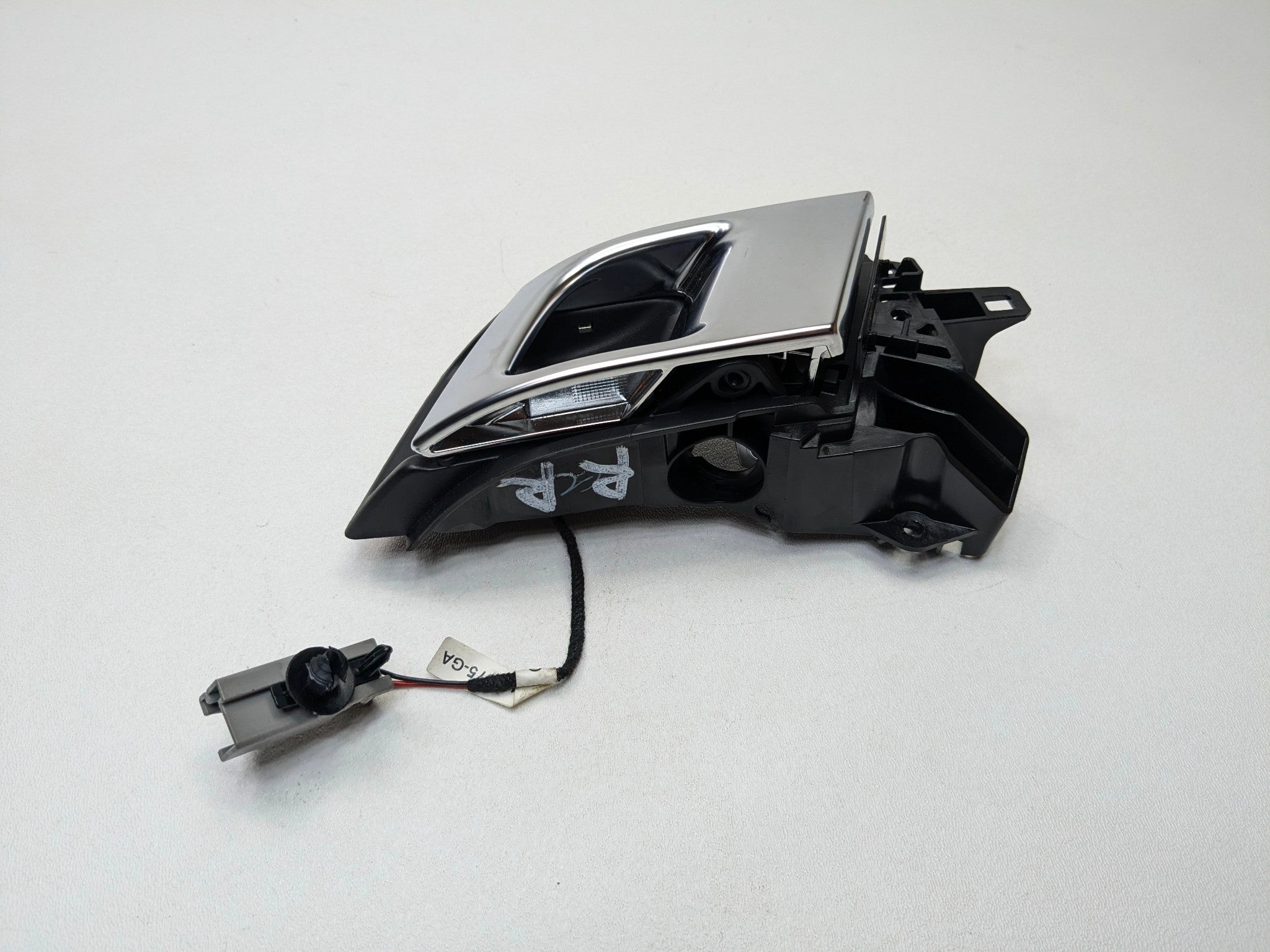 2013 - 2017 OEM LAND ROVER RANGE ROVER REAR RIGHT SIDE INTERIOR DOOR HANDLE