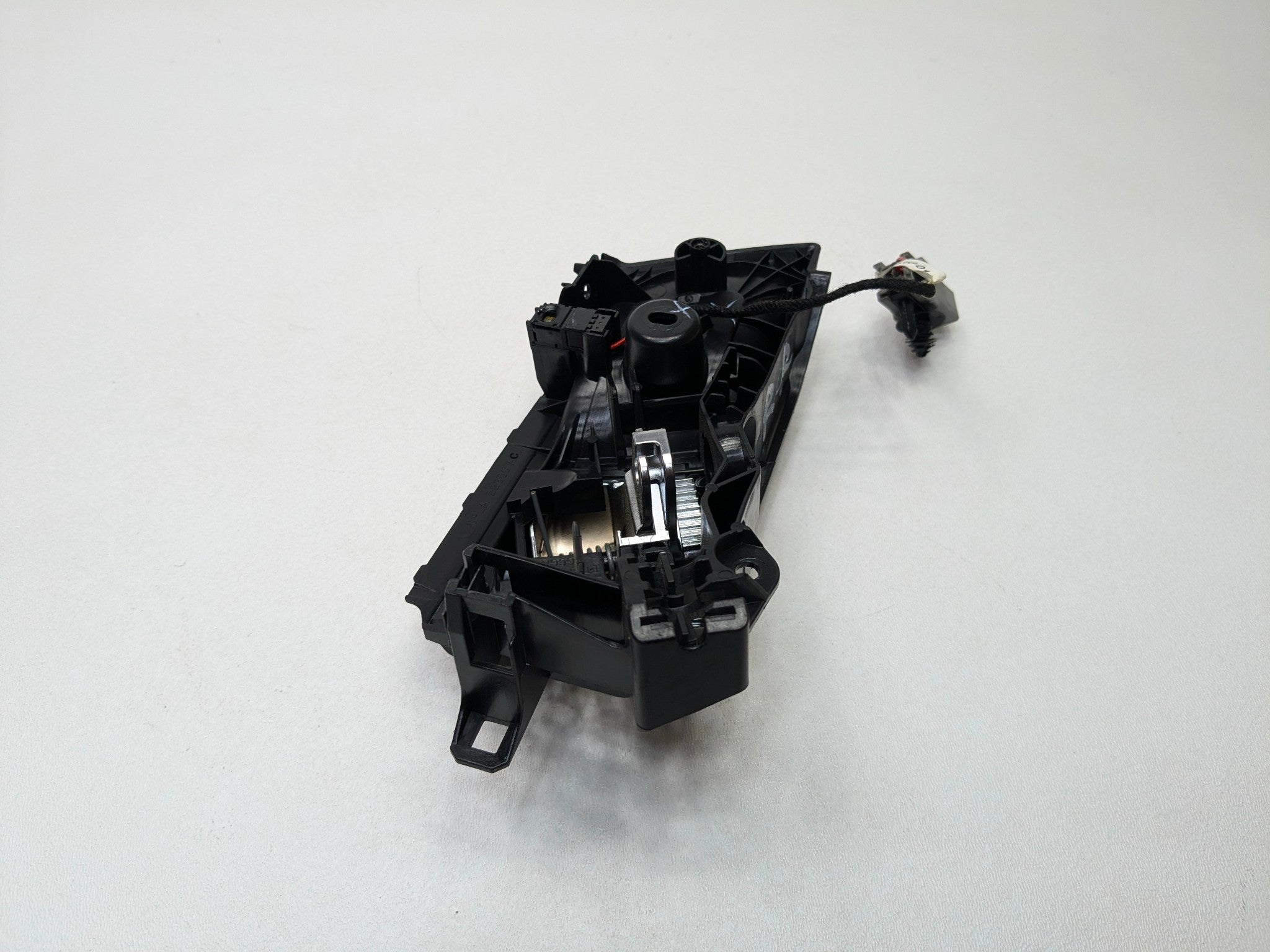 2013 - 2017 OEM LAND ROVER RANGE ROVER REAR RIGHT SIDE INTERIOR DOOR HANDLE