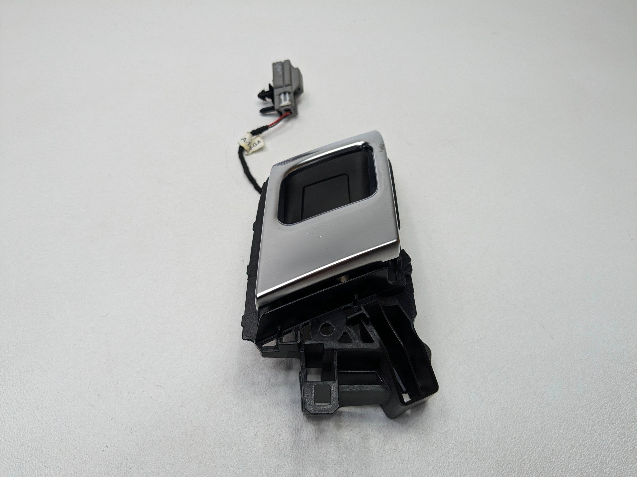 2013 - 2017 OEM LAND ROVER RANGE ROVER REAR LEFT SIDE INTERIOR DOOR HANDLE