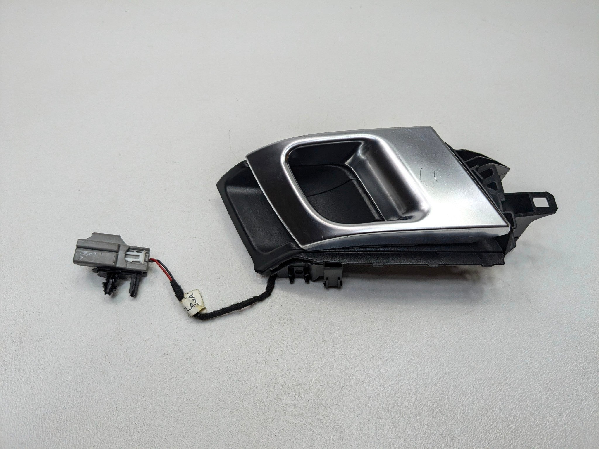 2013 - 2017 OEM LAND ROVER RANGE ROVER REAR LEFT SIDE INTERIOR DOOR HANDLE