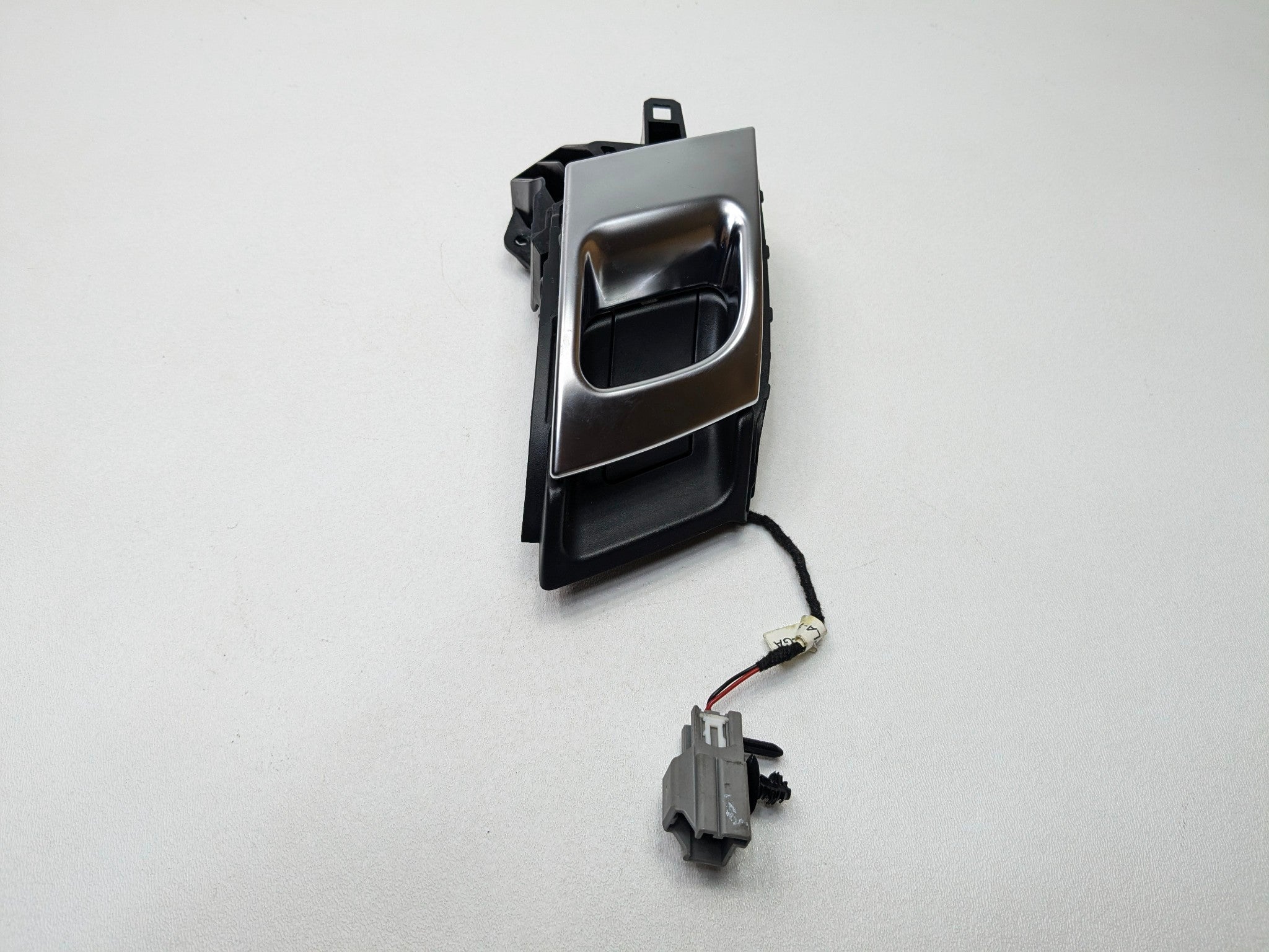 2013 - 2017 OEM LAND ROVER RANGE ROVER REAR LEFT SIDE INTERIOR DOOR HANDLE