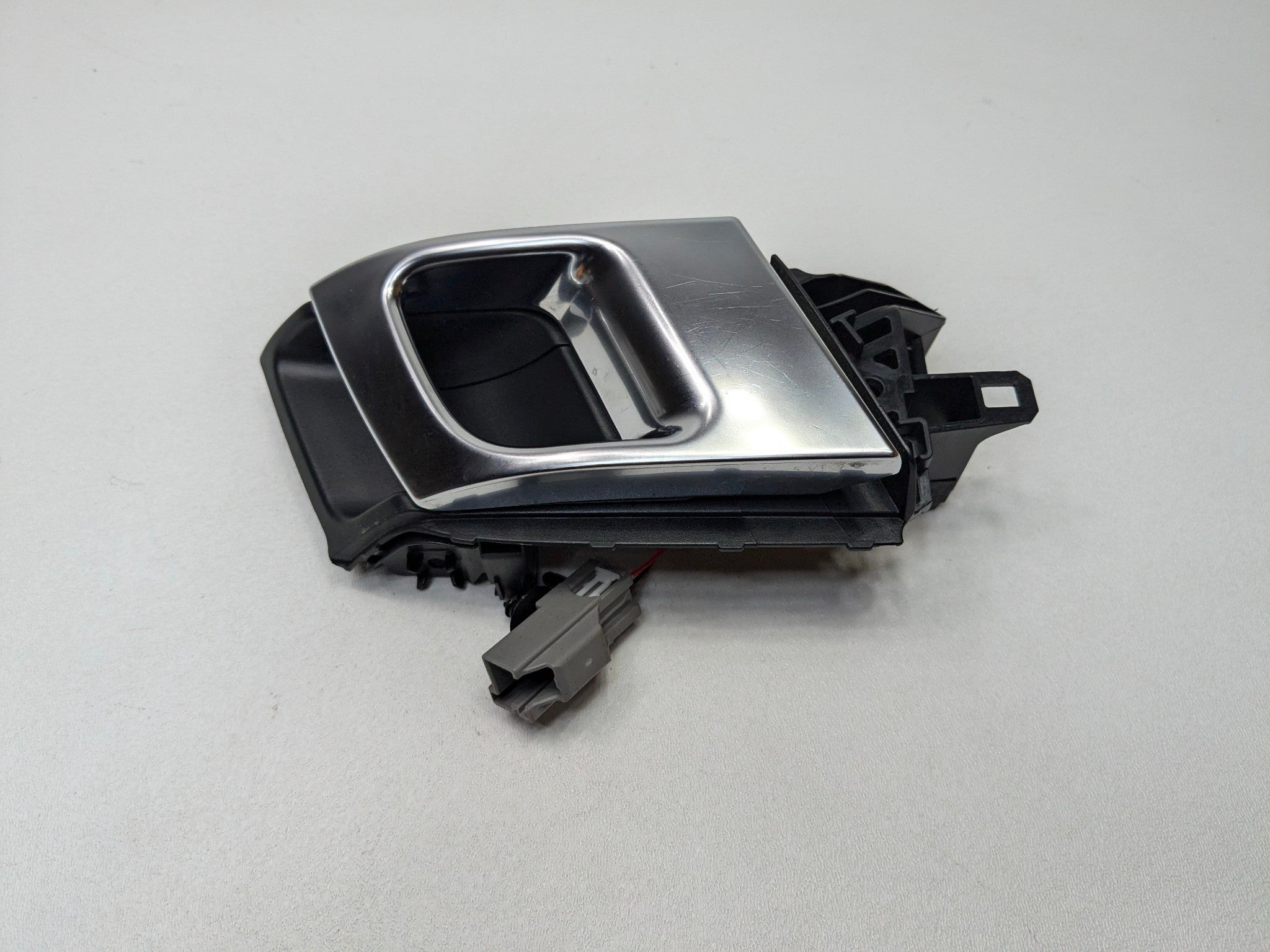 2013 - 2017 OEM LAND ROVER RANGE ROVER FRONT LEFT SIDE INTERIOR DOOR HANDLE