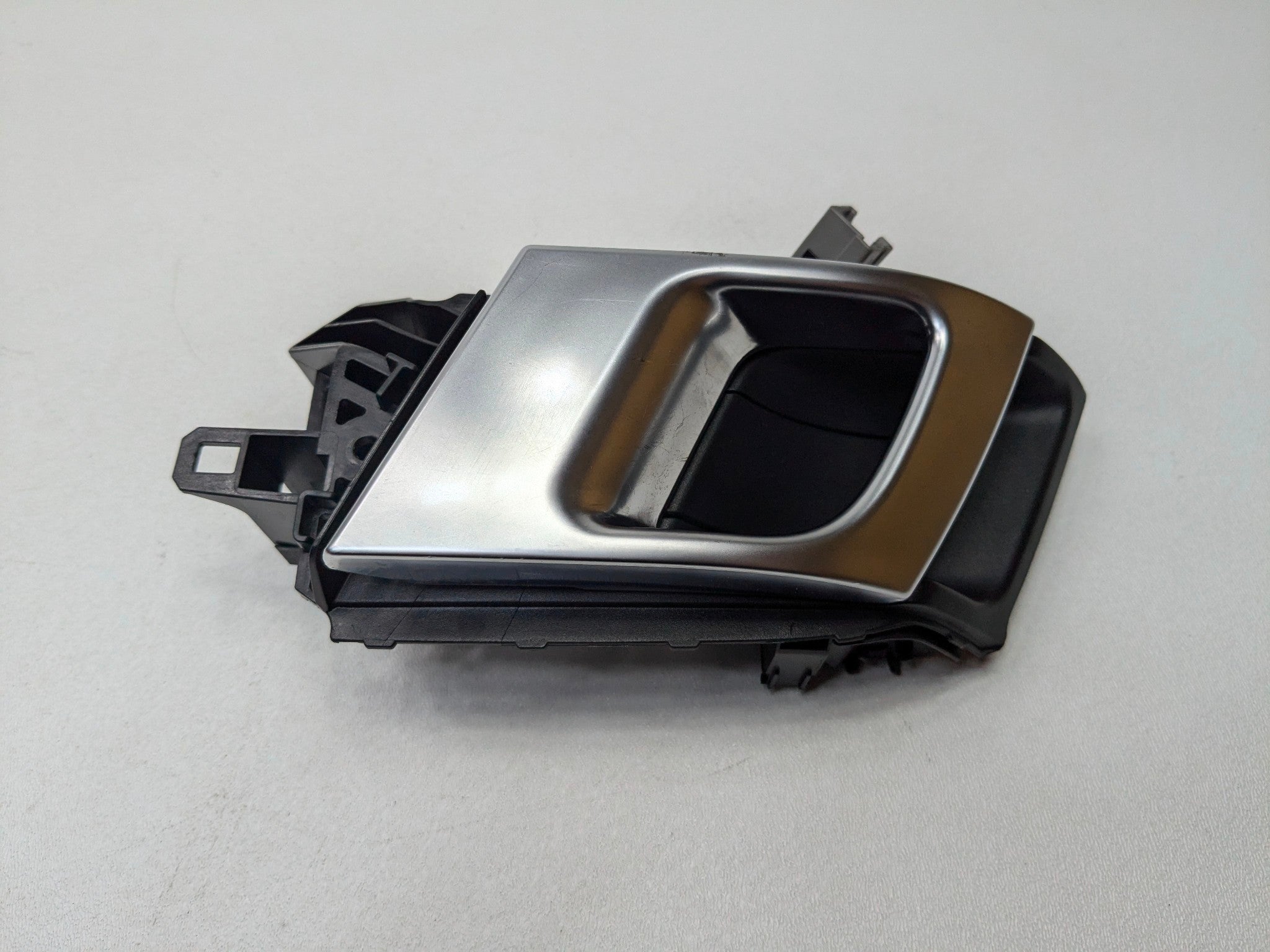 2013 - 2017 OEM LAND ROVER RANGE ROVER FRONT RIGHT SIDE INTERIOR DOOR HANDLE