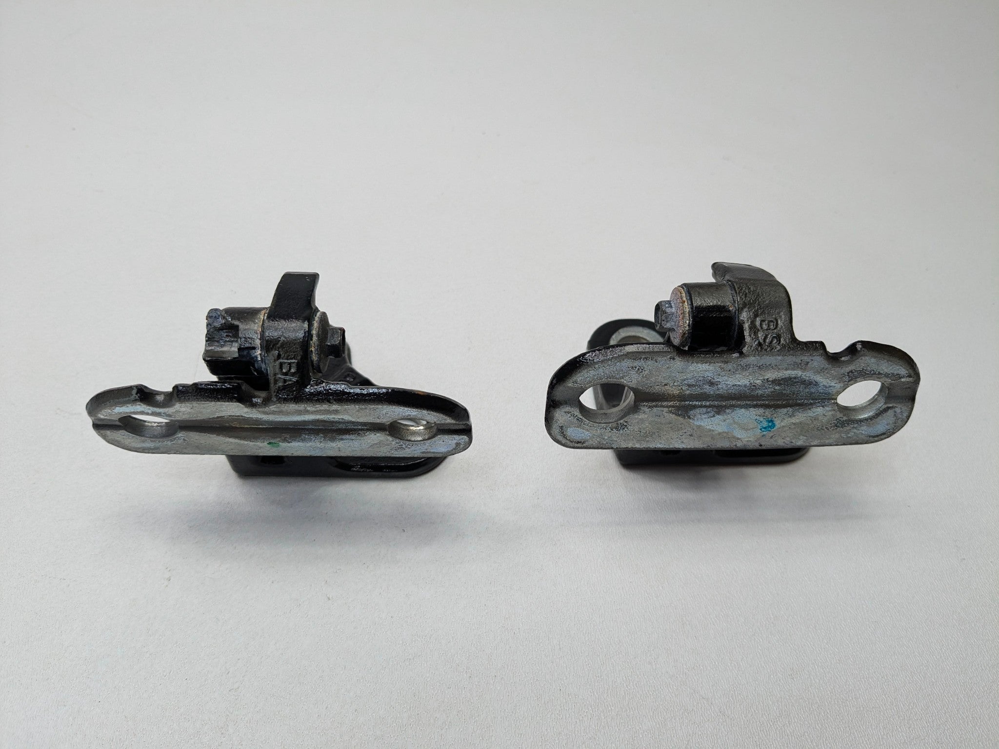 2013 - 2017 OEM LAND ROVER RANGE ROVER FRONT LEFT DRIVER SIDE DOOR HINGE SET 2