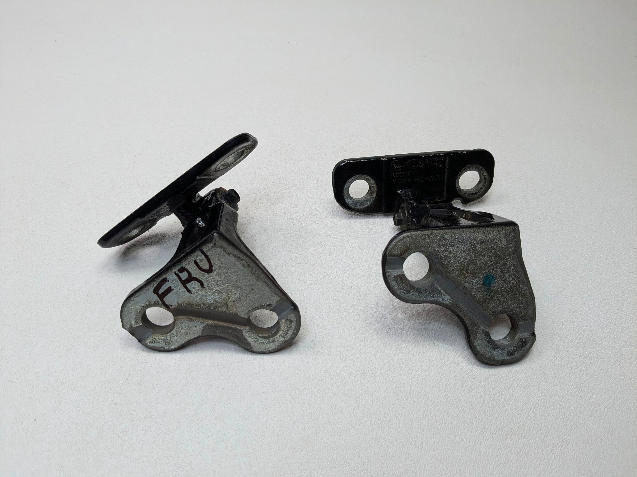 13 - 17 OEM LAND ROVER RANGE ROVER FRONT RIGHT LOWER AND UPPER DOOR HINGE SET