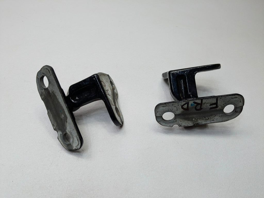 13 - 17 OEM LAND ROVER RANGE ROVER FRONT RIGHT LOWER AND UPPER DOOR HINGE SET