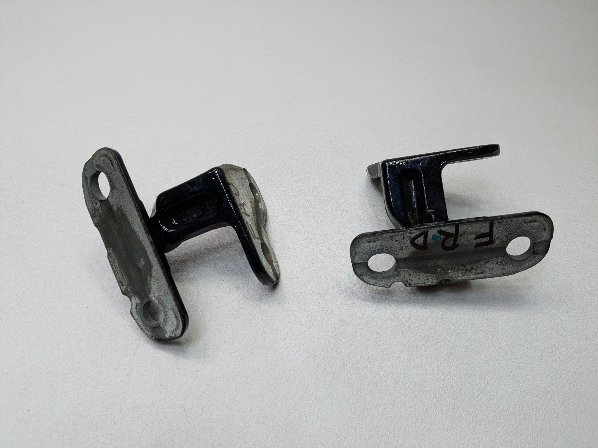 13 - 17 OEM LAND ROVER RANGE ROVER FRONT RIGHT LOWER AND UPPER DOOR HINGE SET