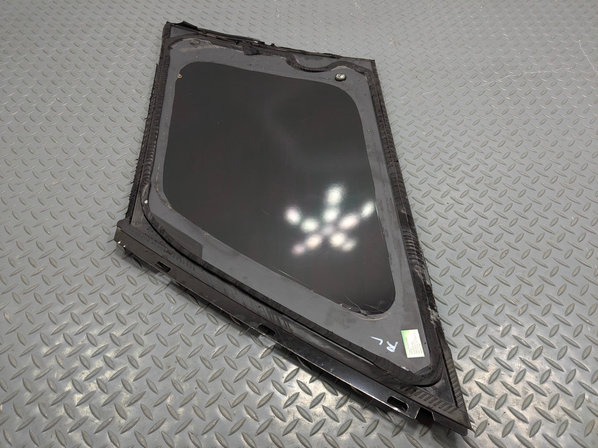 2013 -2017 OEM LAND ROVER RANGE ROVER REAR LEFT DRIVER SIDE QUARTER WINDOW GLASS