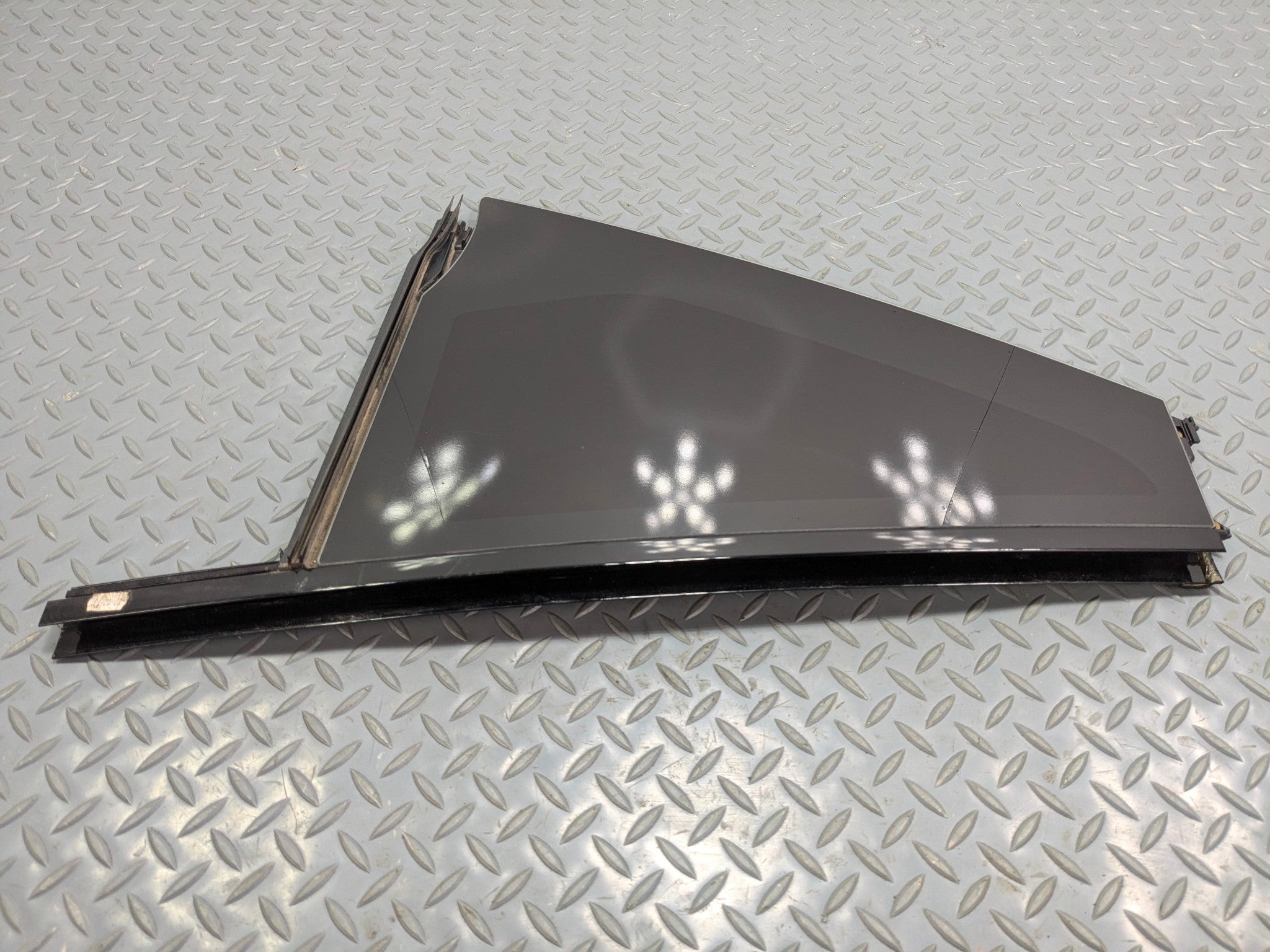 13 -17 OEM LAND ROVER RANGE ROVER REAR RIGHT PASSENGER SIDE VENT WINDOW GLASS