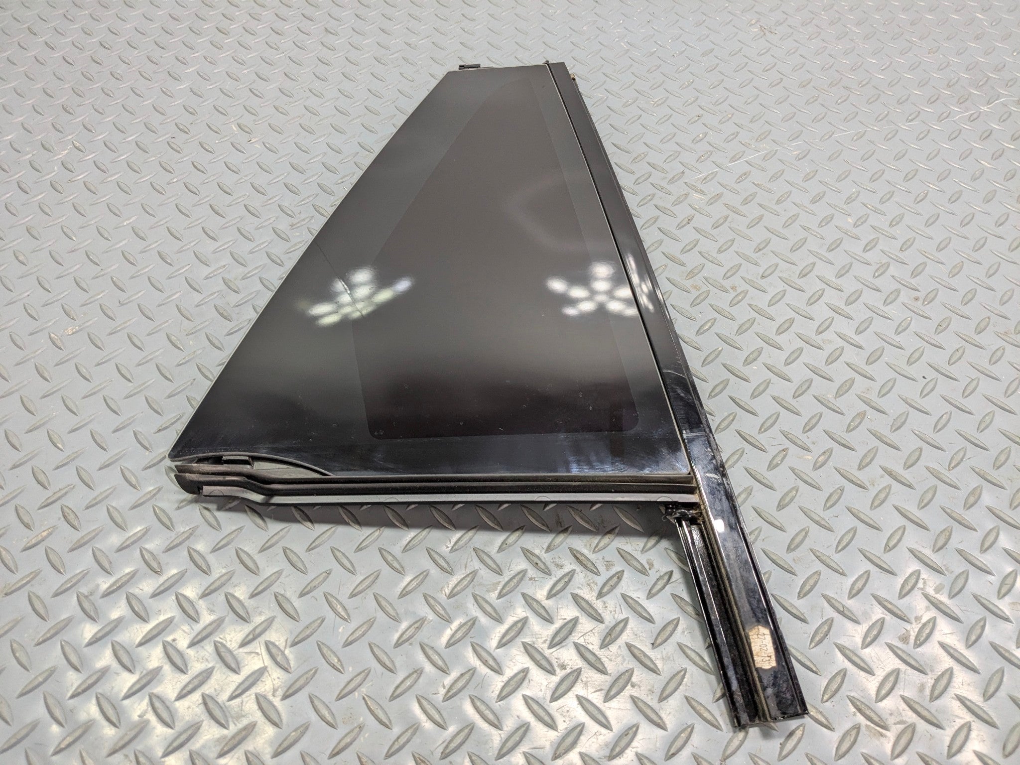 13 -17 OEM LAND ROVER RANGE ROVER REAR RIGHT PASSENGER SIDE VENT WINDOW GLASS