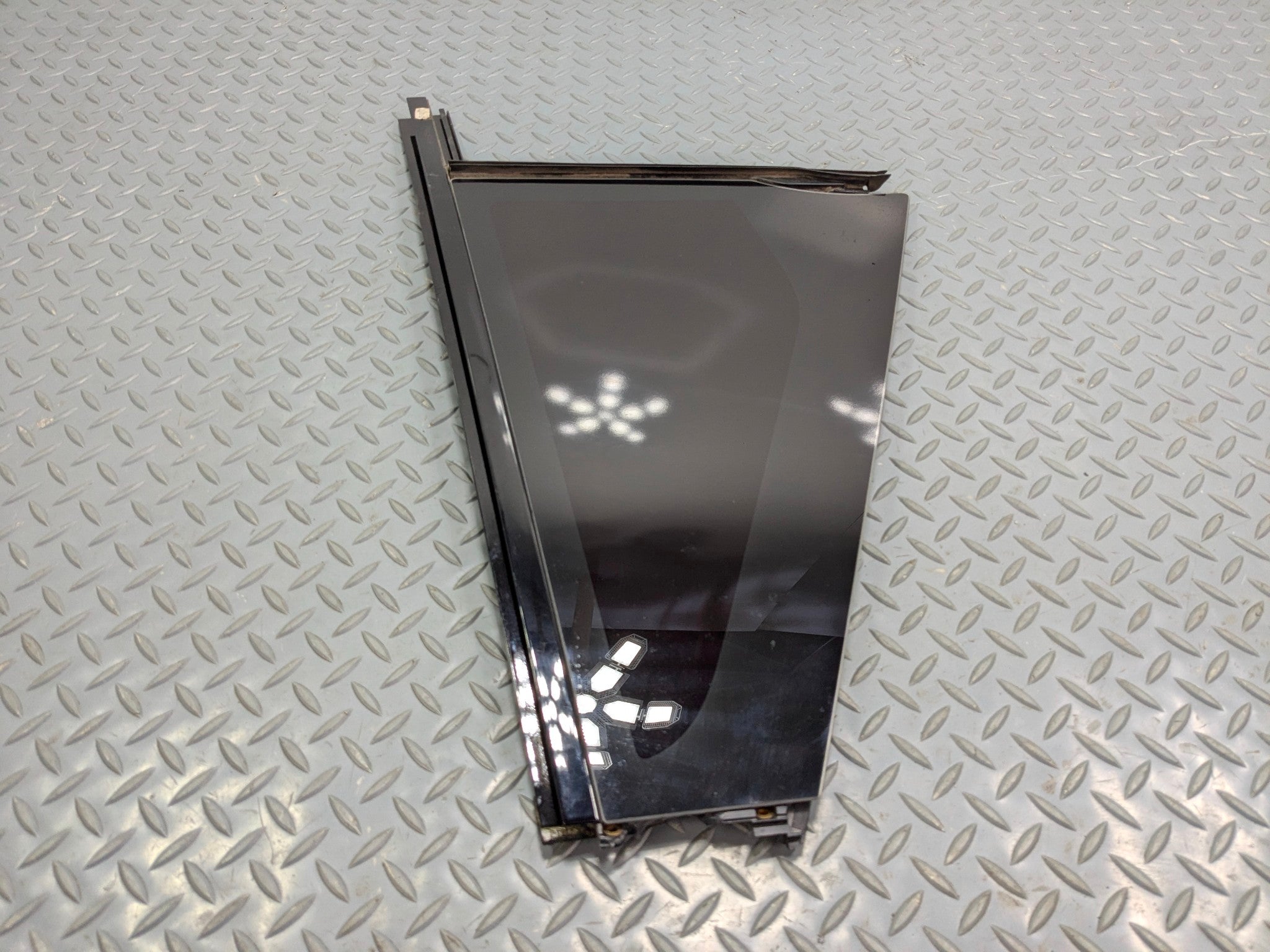 13 -17 OEM LAND ROVER RANGE ROVER REAR RIGHT PASSENGER SIDE VENT WINDOW GLASS