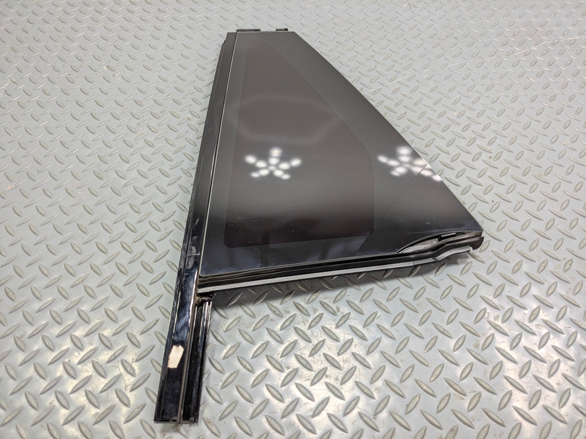 2013 -2017 OEM LAND ROVER RANGE ROVER REAR LEFT DRIVER SIDE VENT WINDOW GLASS