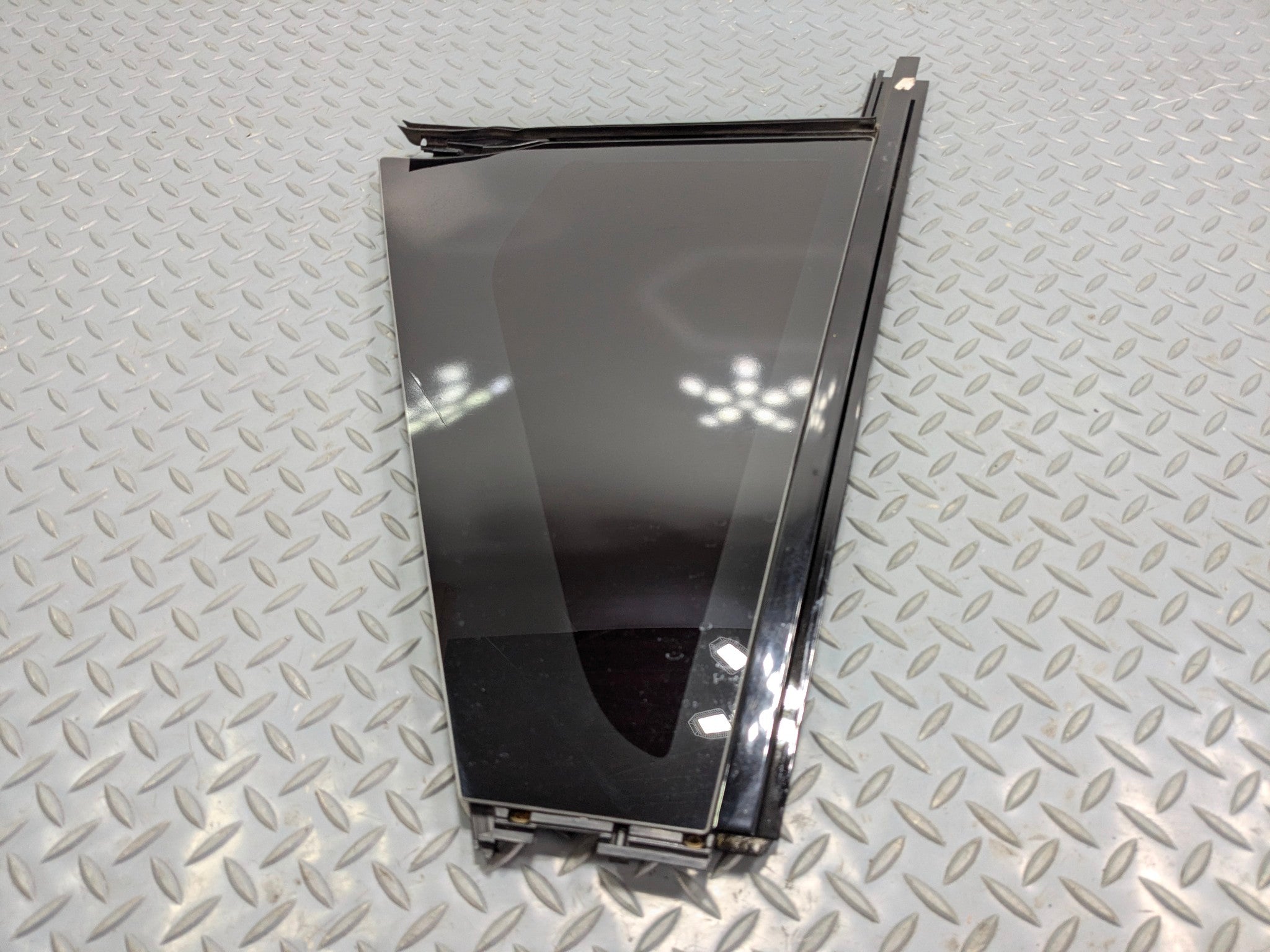 2013 -2017 OEM LAND ROVER RANGE ROVER REAR LEFT DRIVER SIDE VENT WINDOW GLASS