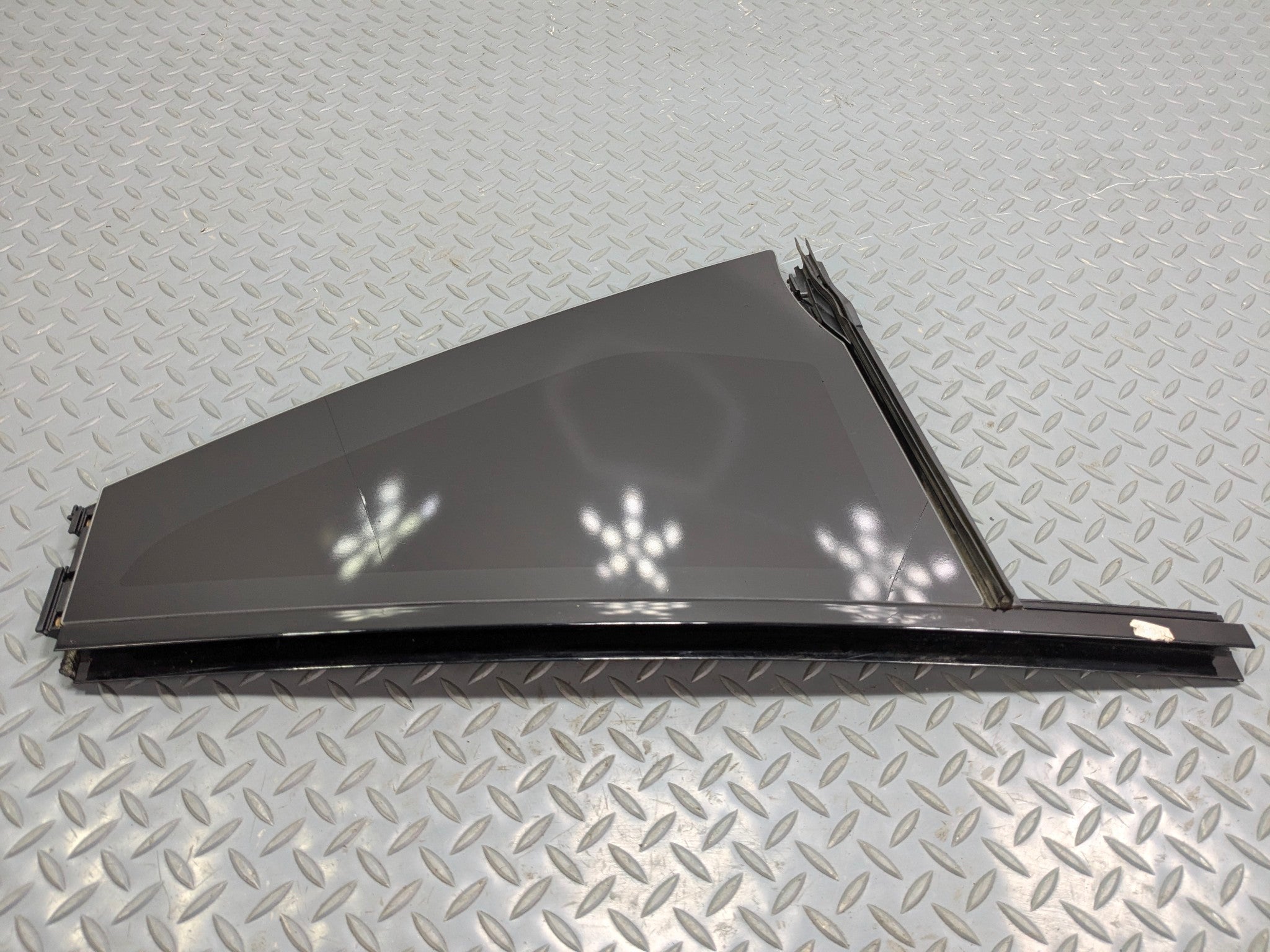2013 -2017 OEM LAND ROVER RANGE ROVER REAR LEFT DRIVER SIDE VENT WINDOW GLASS