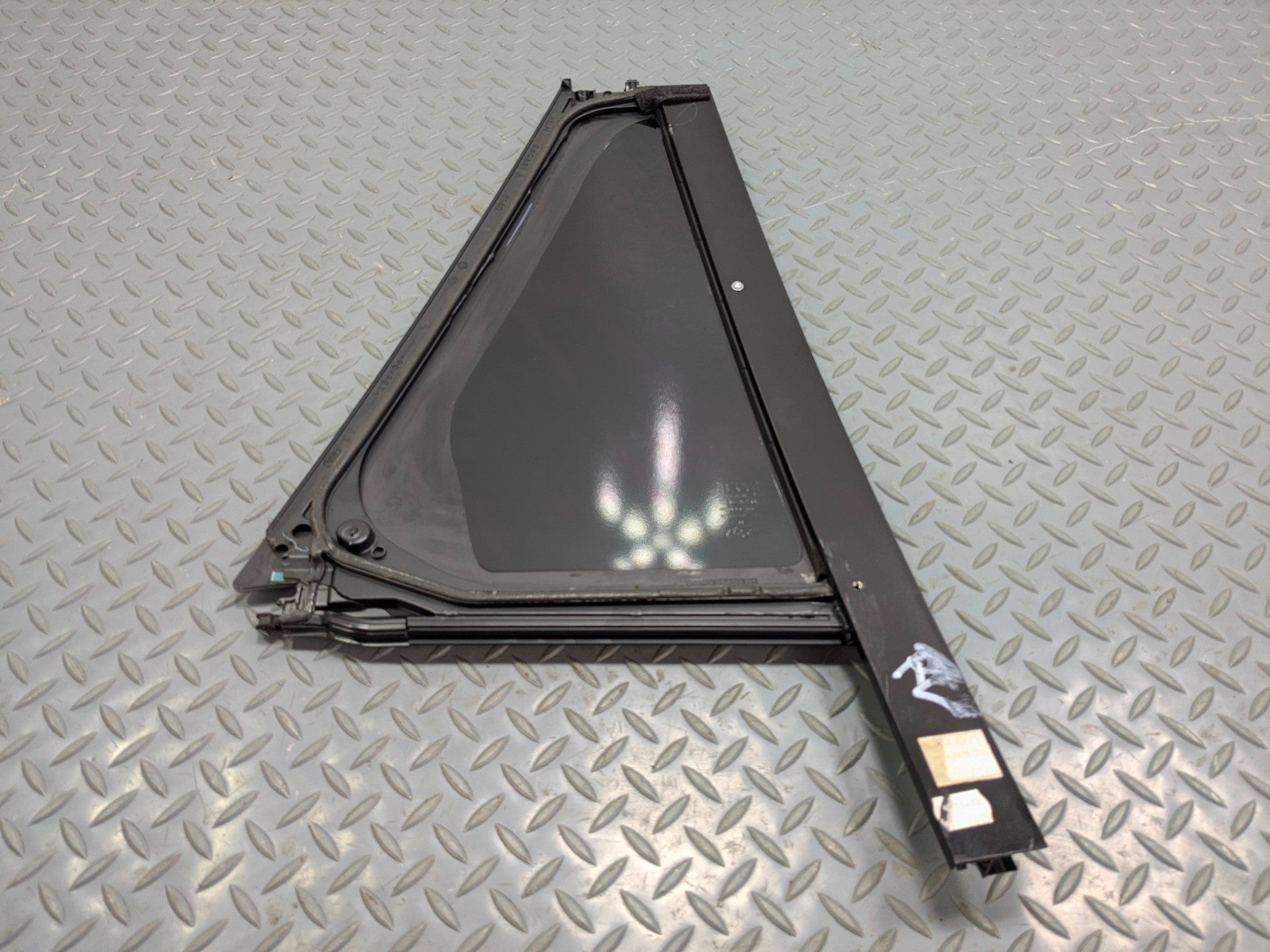 2013 -2017 OEM LAND ROVER RANGE ROVER REAR LEFT DRIVER SIDE VENT WINDOW GLASS
