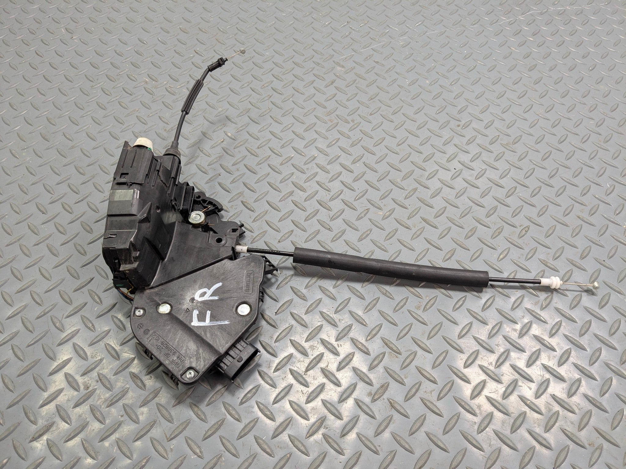 2013 - 2017 OEM LAND ROVER RANGE ROVER FRONT RIGHT SIDE DOOR LOCK LATCH ACTUATOR