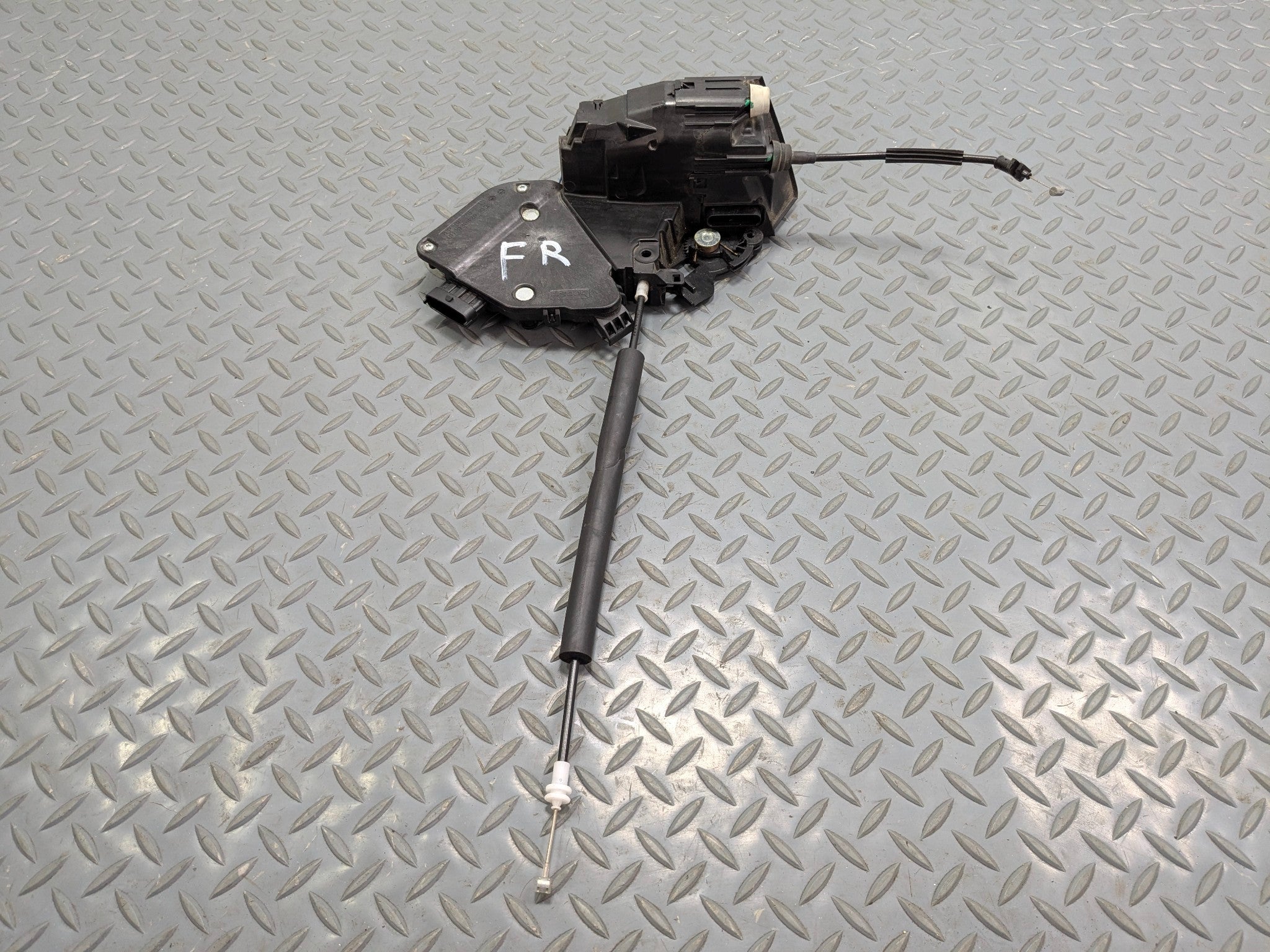 2013 - 2017 OEM LAND ROVER RANGE ROVER FRONT RIGHT SIDE DOOR LOCK LATCH ACTUATOR