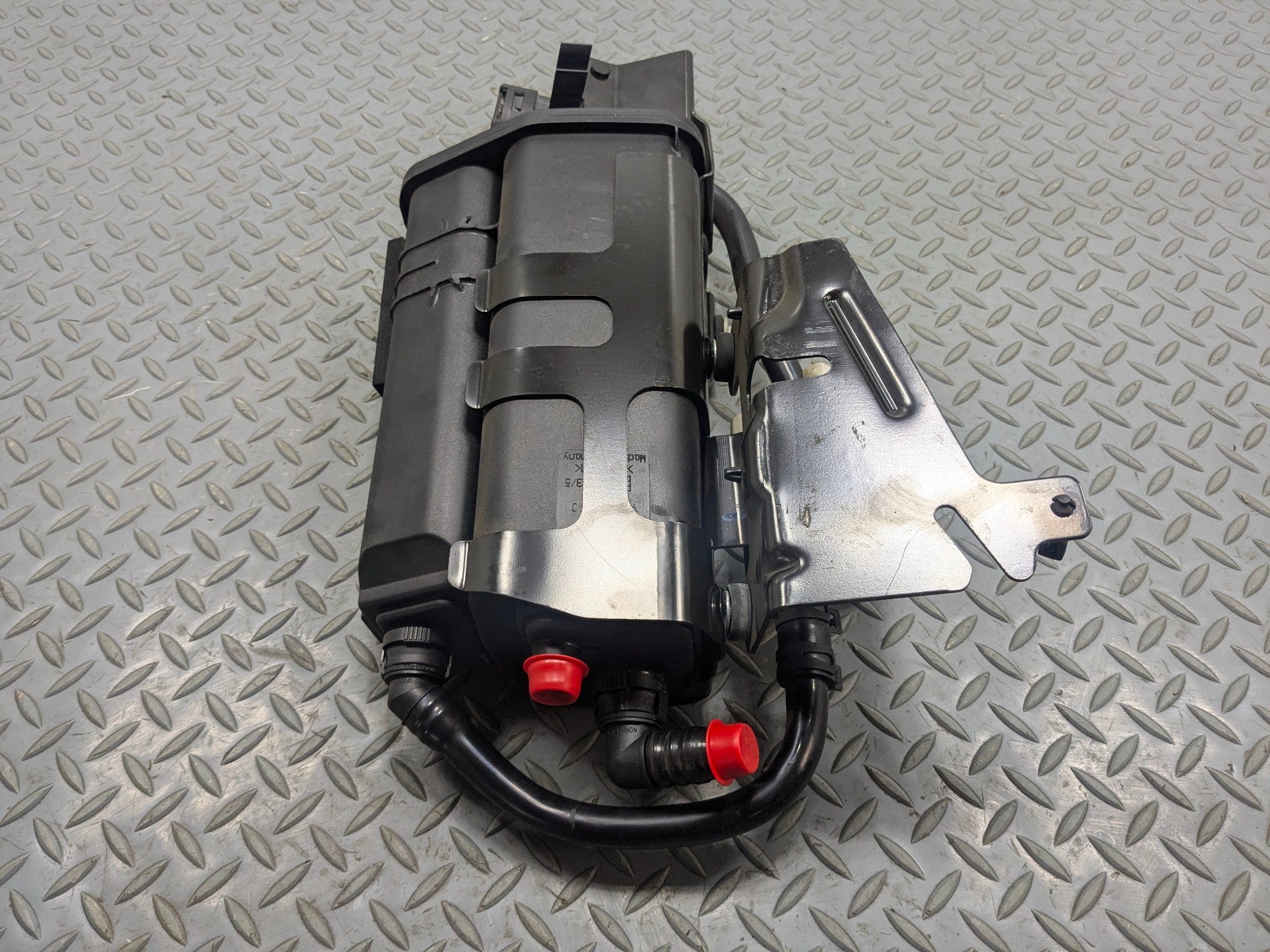 2013 - 2017 OEM LAND ROVER RANGE ROVER FUEL VAPOR EVAPORATOR CHARCOAL CANISTER