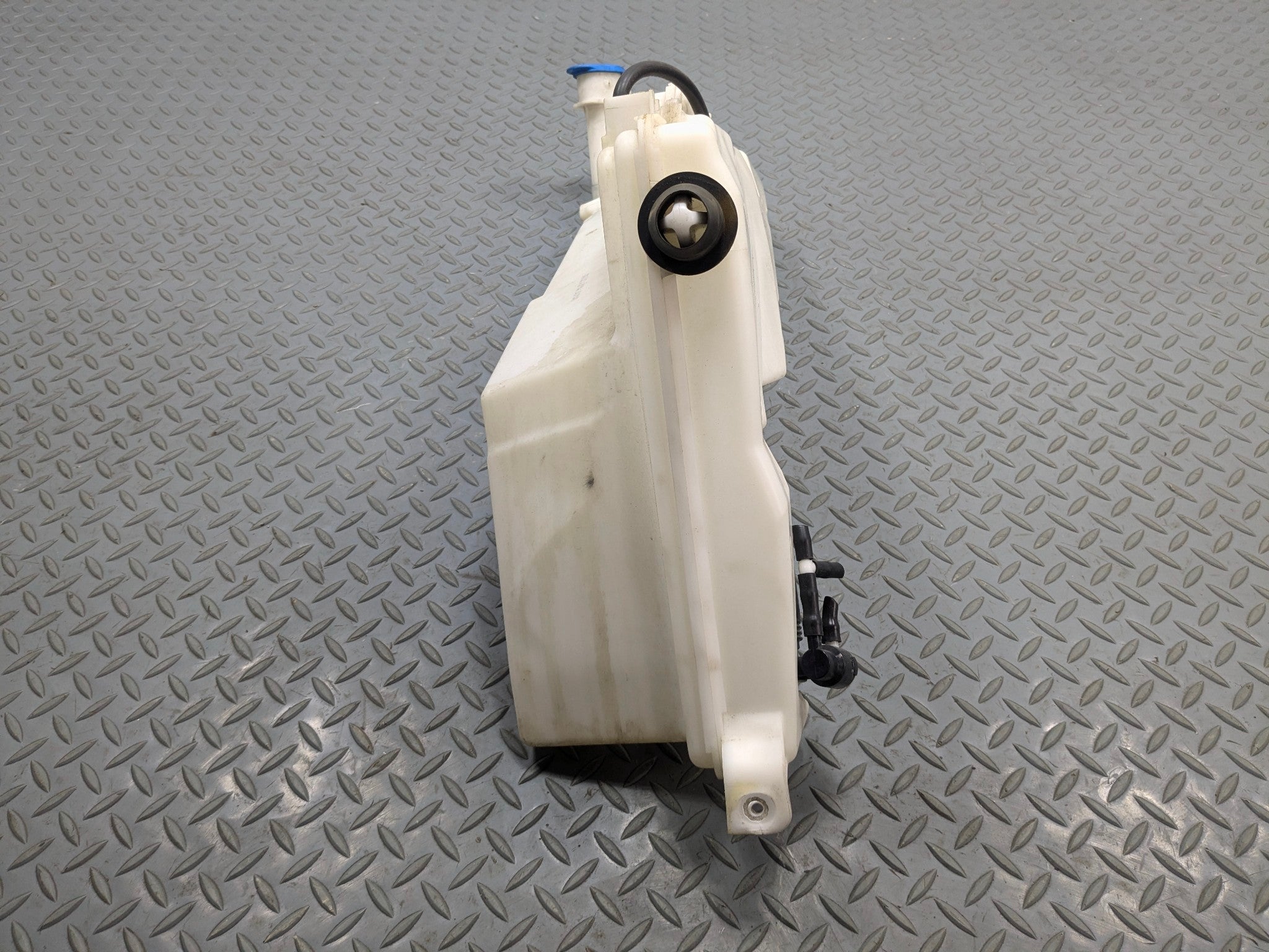 2013 - 2017 OEM LAND ROVER RANGE ROVER WINDSHIELD WASHER RESERVOIR TANK BOTTLE