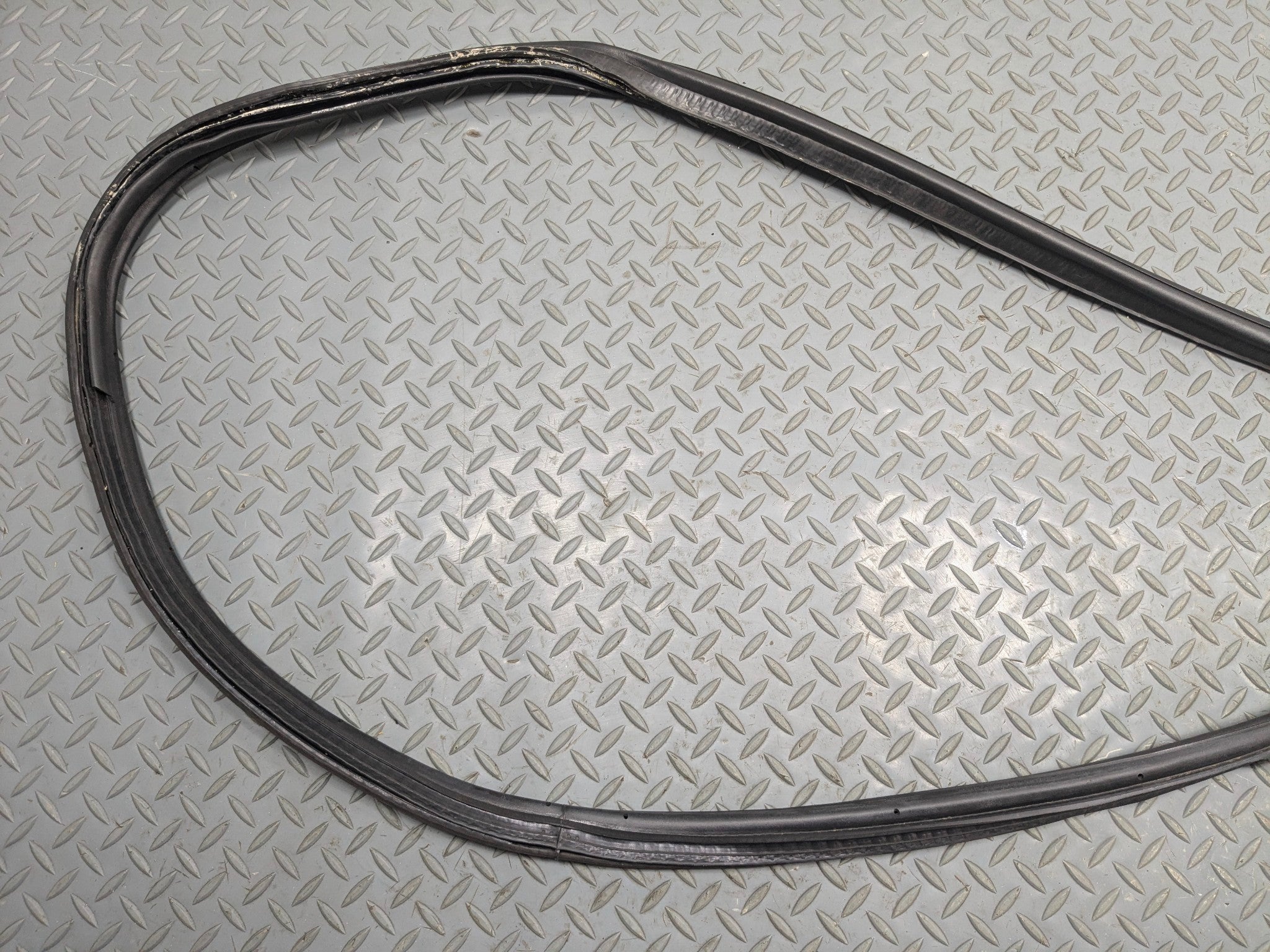 13 - 17 OEM LAND ROVER RANGE ROVER REAR TRUNK LIFTGATE RUBBER WEATHERSTRIP SEAL