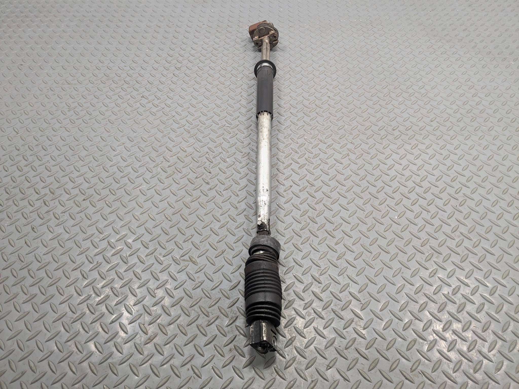 13 - 17 OEM LAND ROVER RANGE ROVER LOWER INTERMEDIATE STEERING SHAFT ASSEMBLY