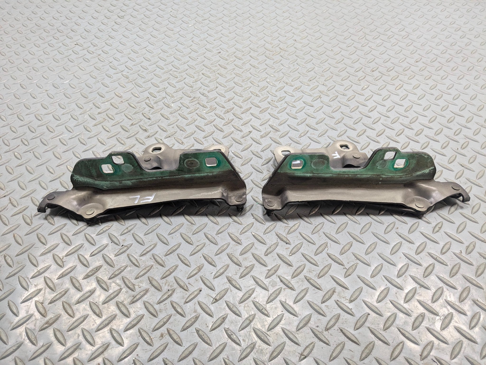 2013 - 2017 OEM LAND ROVER RANGE ROVER FRONT LEFT AND RIGHT HOOD HINGES PAIR SET