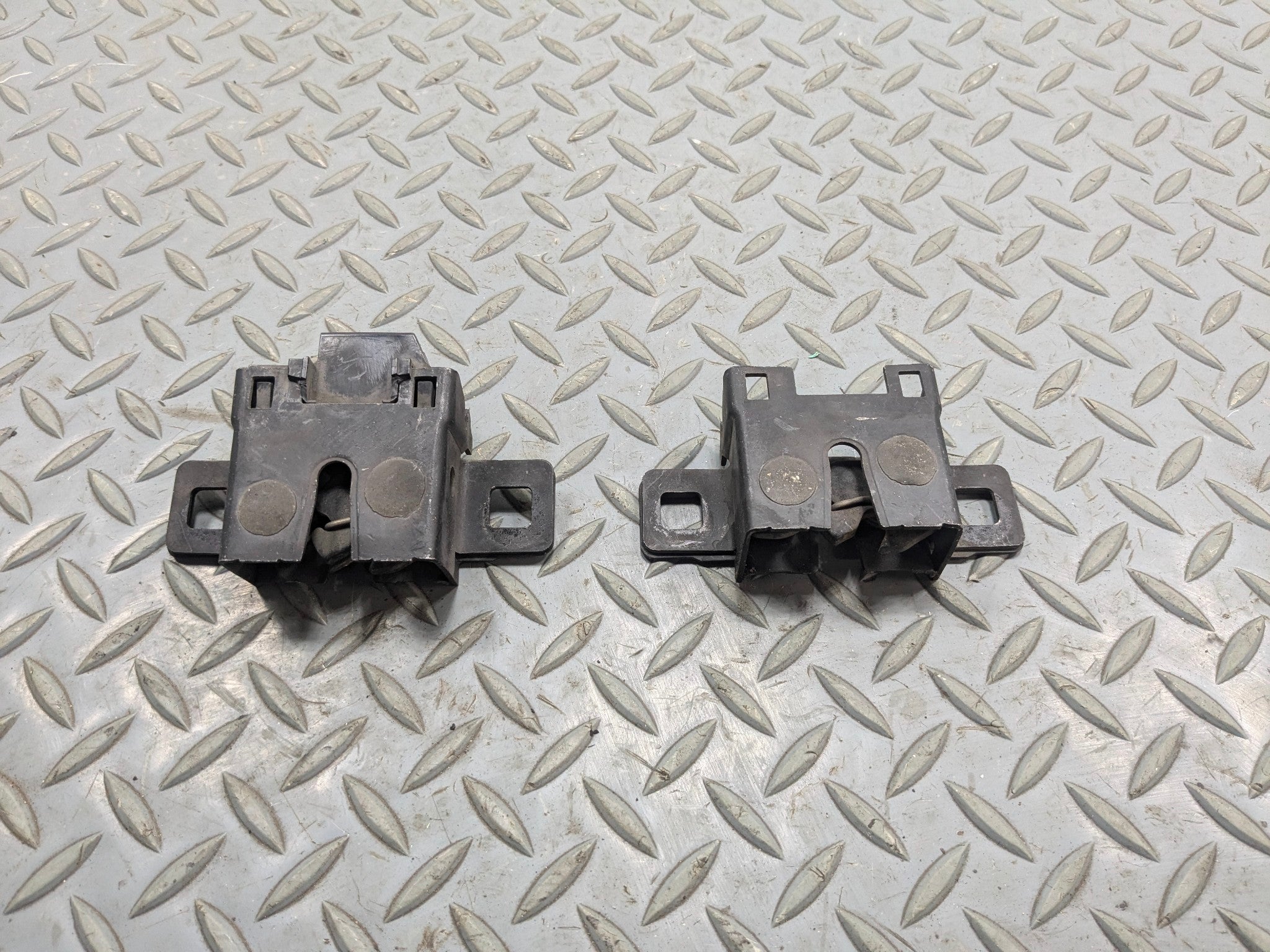 2013 - 2017 OEM LAND ROVER RANGE ROVER LEFT AND RIGHT SIDE HOOD LATCH LOCK SET