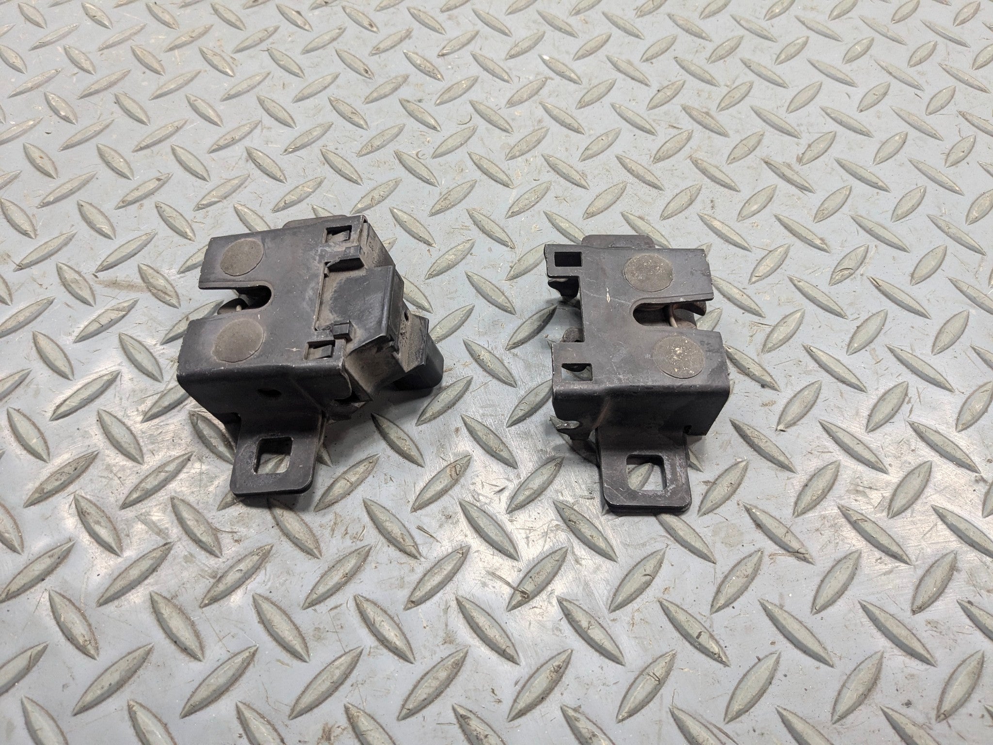 2013 - 2017 OEM LAND ROVER RANGE ROVER LEFT AND RIGHT SIDE HOOD LATCH LOCK SET