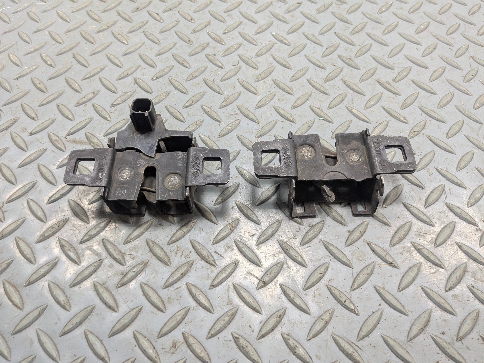 2013 - 2017 OEM LAND ROVER RANGE ROVER LEFT AND RIGHT SIDE HOOD LATCH LOCK SET