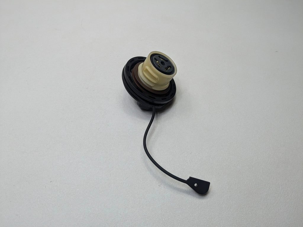 2013 - 2017 OEM LAND ROVER RANGE ROVER FUEL GAS TANK FILLER CAP ASSEMBLY