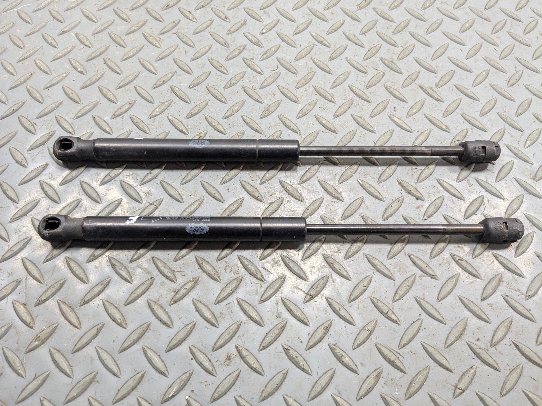 13 - 17 OEM LAND ROVER RANGE ROVER FRONT LEFT AND RIGHT HOOD LIFT SUPPORT STRUT