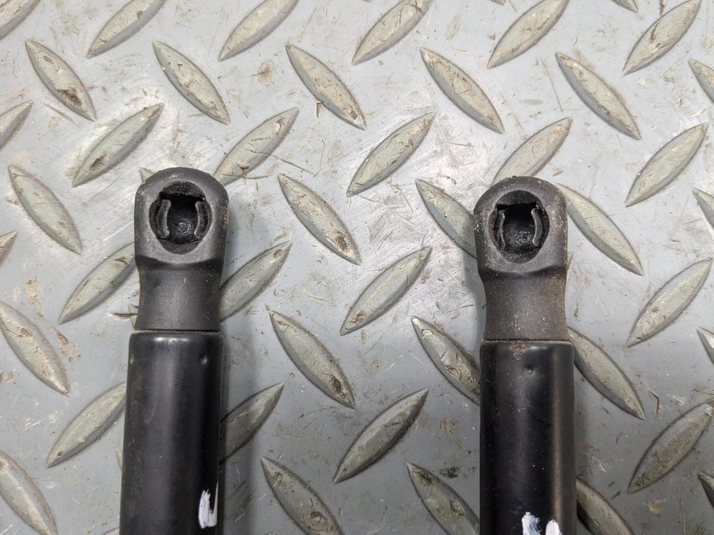 13 - 17 OEM LAND ROVER RANGE ROVER FRONT LEFT AND RIGHT HOOD LIFT SUPPORT STRUT