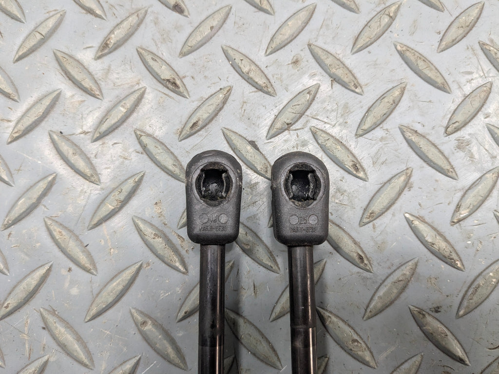 13 - 17 OEM LAND ROVER RANGE ROVER FRONT LEFT AND RIGHT HOOD LIFT SUPPORT STRUT