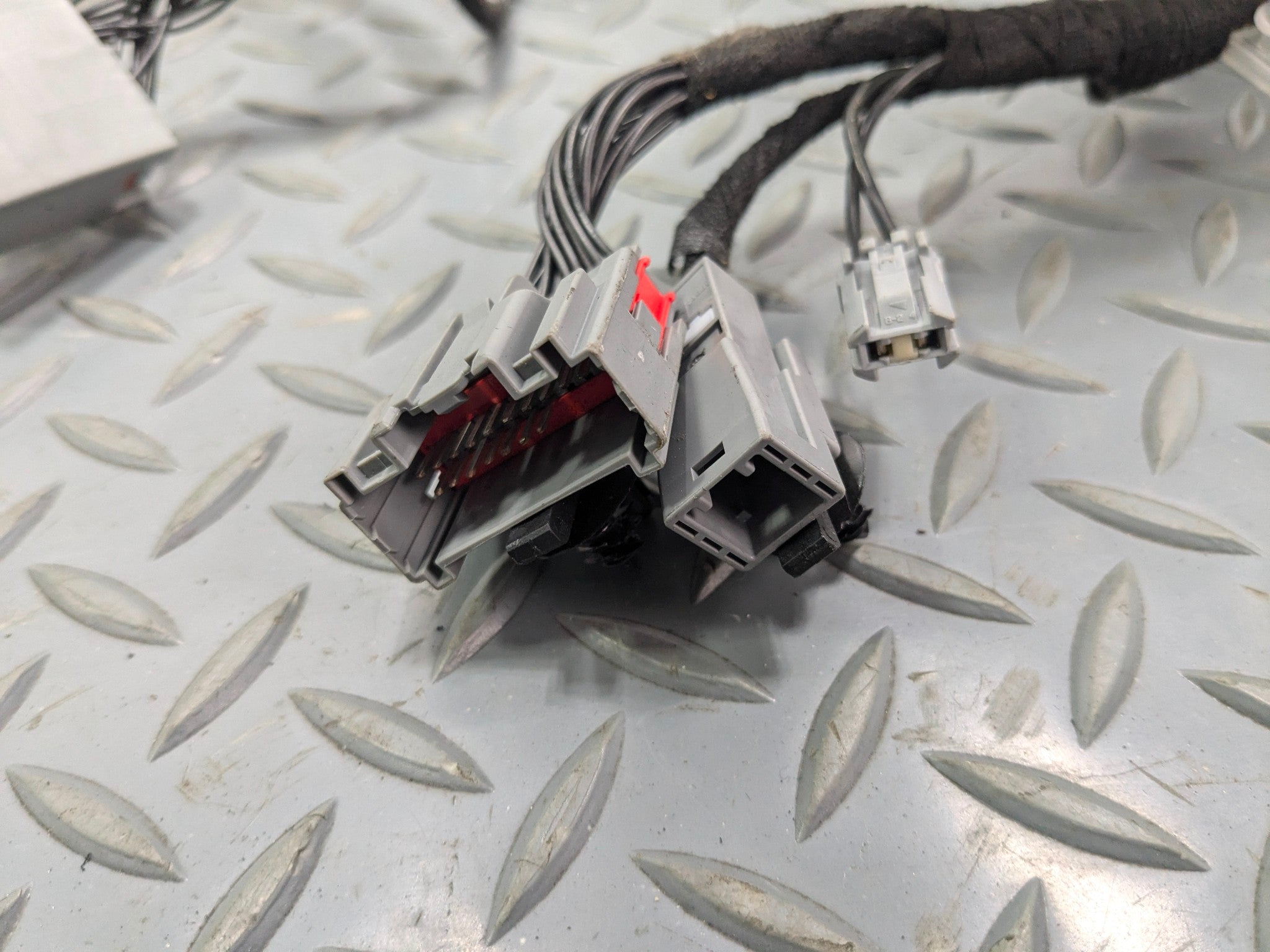 2013 - 2017 OEM LAND ROVER RANGE ROVER FRONT LEFT SIDE DOOR WIRE HARNESS