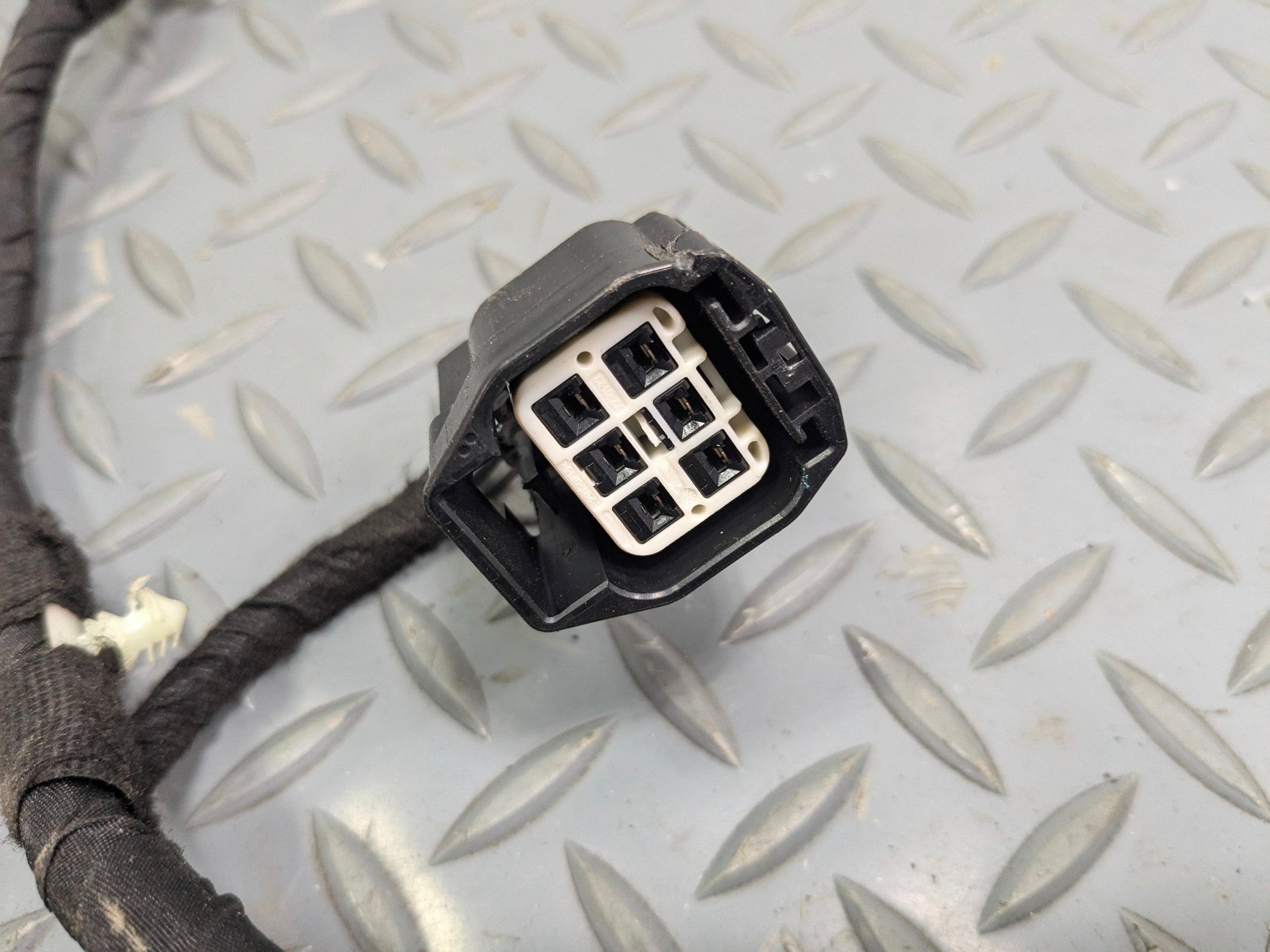 2013 - 2017 OEM LAND ROVER RANGE ROVER REAR LEFT SIDE DOOR WIRE HARNESS