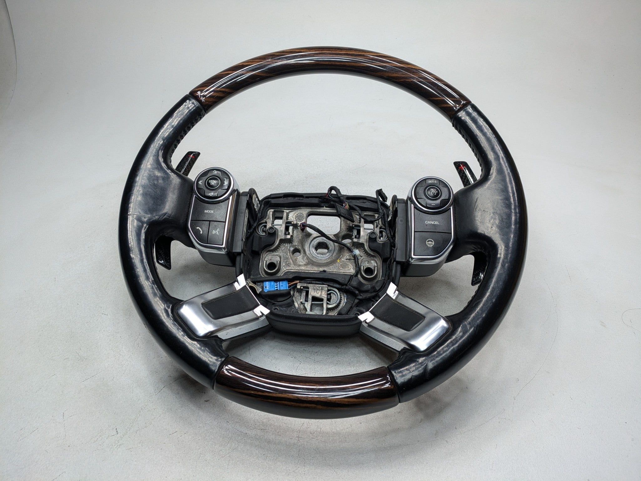 2013 - 2017 OEM LAND ROVER RANGE ROVER STEERING WHEEL WITH SWITCHES ASSEMBLY