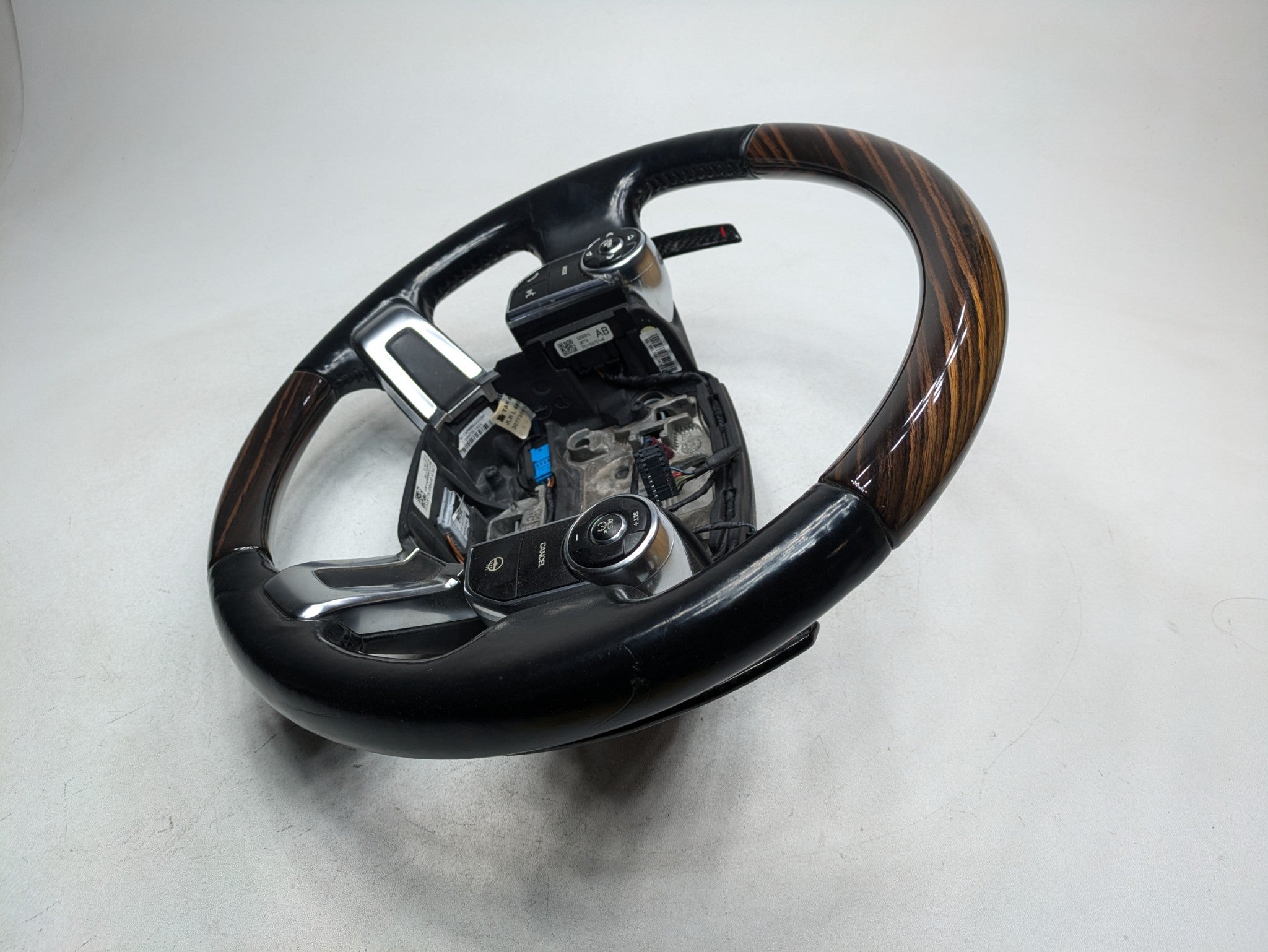 2013 - 2017 OEM LAND ROVER RANGE ROVER STEERING WHEEL WITH SWITCHES ASSEMBLY