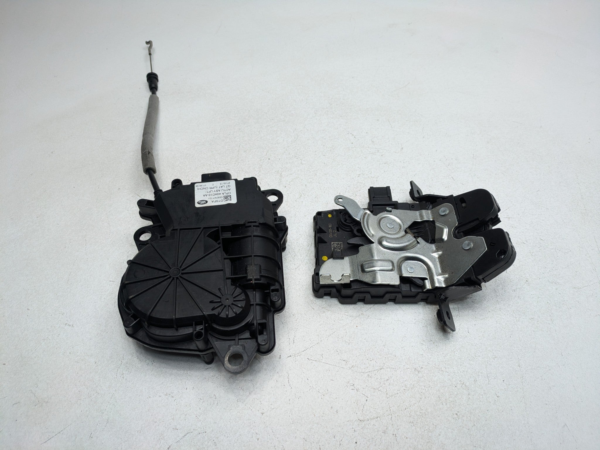 2013 - 2017 OEM LAND ROVER RANGE ROVER REAR UPPER TRUNK LID LOCK LATCH ACTUATOR
