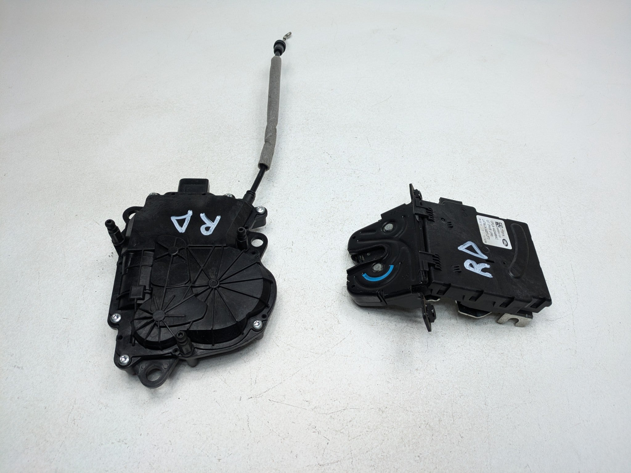 2013 - 2017 OEM LAND ROVER RANGE ROVER REAR UPPER TRUNK LID LOCK LATCH ACTUATOR