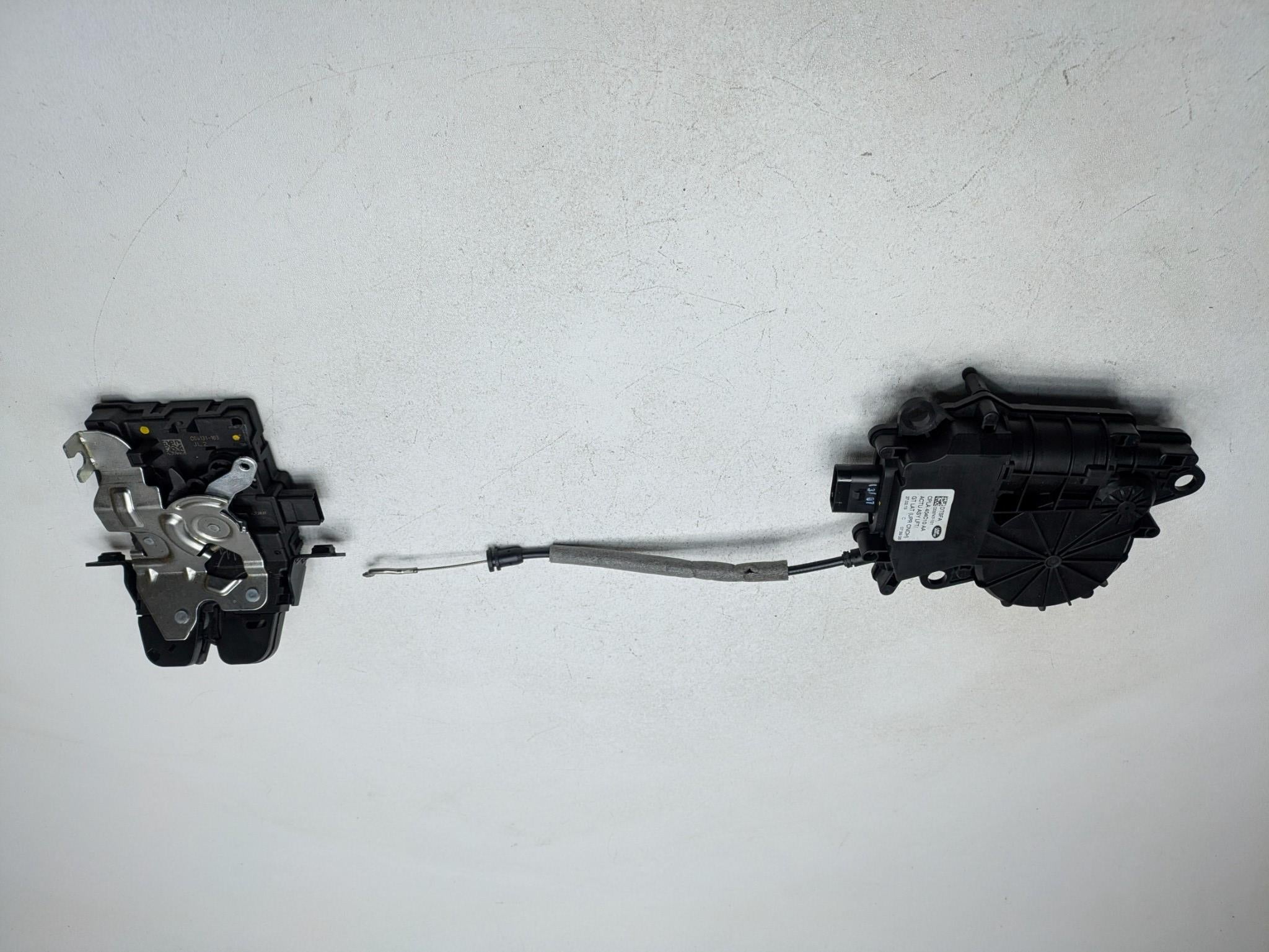 2013 - 2017 OEM LAND ROVER RANGE ROVER REAR UPPER TRUNK LID LOCK LATCH ACTUATOR