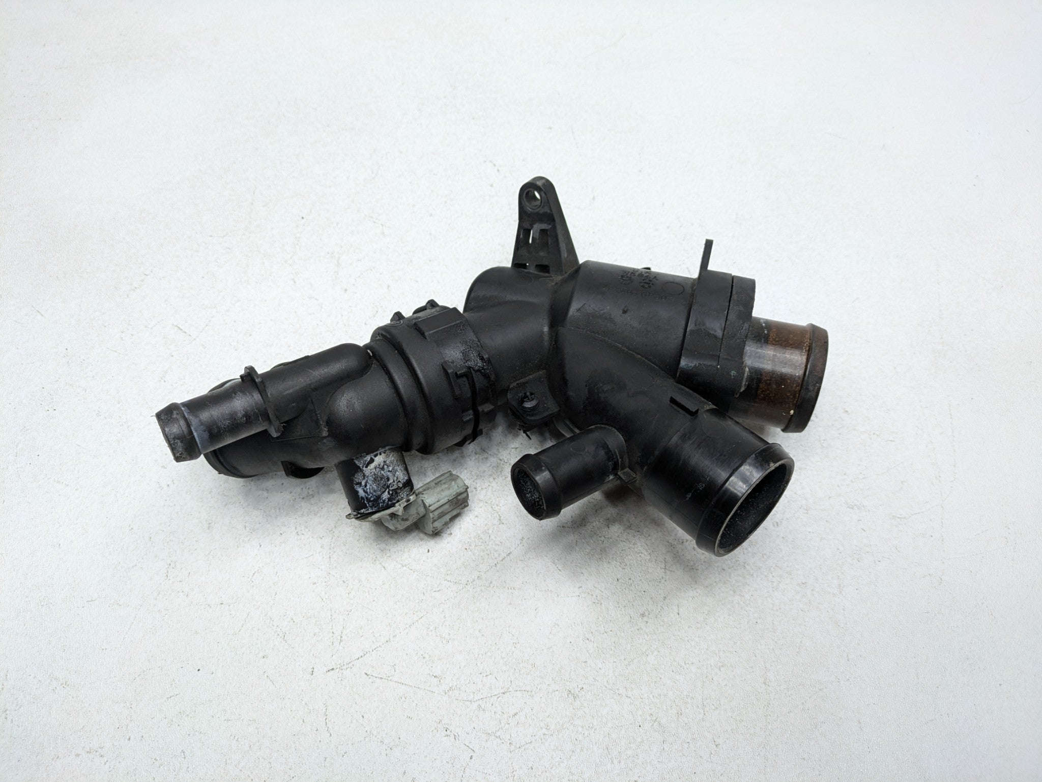 2013 - 2017 OEM LAND ROVER RANGE ROVER ENGINE WATER COOLANT THERMOSTAT HOUSING