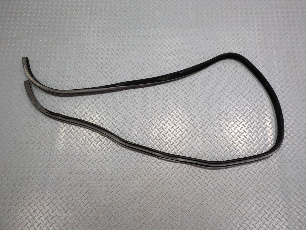 13 - 17 OEM LAND ROVER RANGE ROVER REAR RIGHT PASSENGER SIDE WEATHER STRIPPING