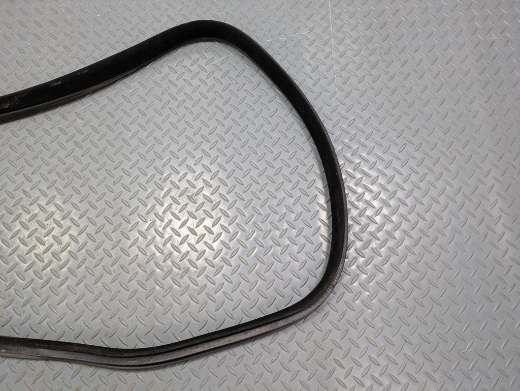 13 - 17 OEM LAND ROVER RANGE ROVER REAR RIGHT PASSENGER SIDE WEATHER STRIPPING