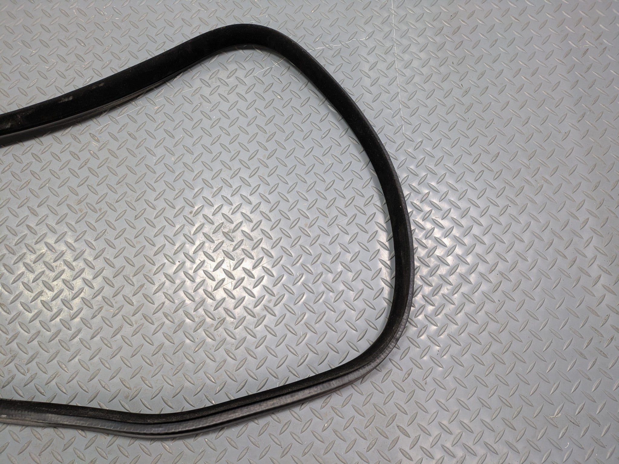 13 - 17 OEM LAND ROVER RANGE ROVER REAR RIGHT PASSENGER SIDE WEATHER STRIPPING