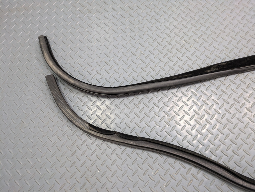 13 - 17 OEM LAND ROVER RANGE ROVER REAR RIGHT PASSENGER SIDE WEATHER STRIPPING